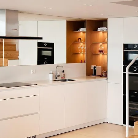 Aquasuites Luxury Penthouse A09 *